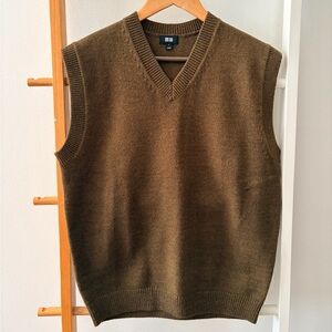 Men's Uniqlo Olive V-Neck Sweater Vest